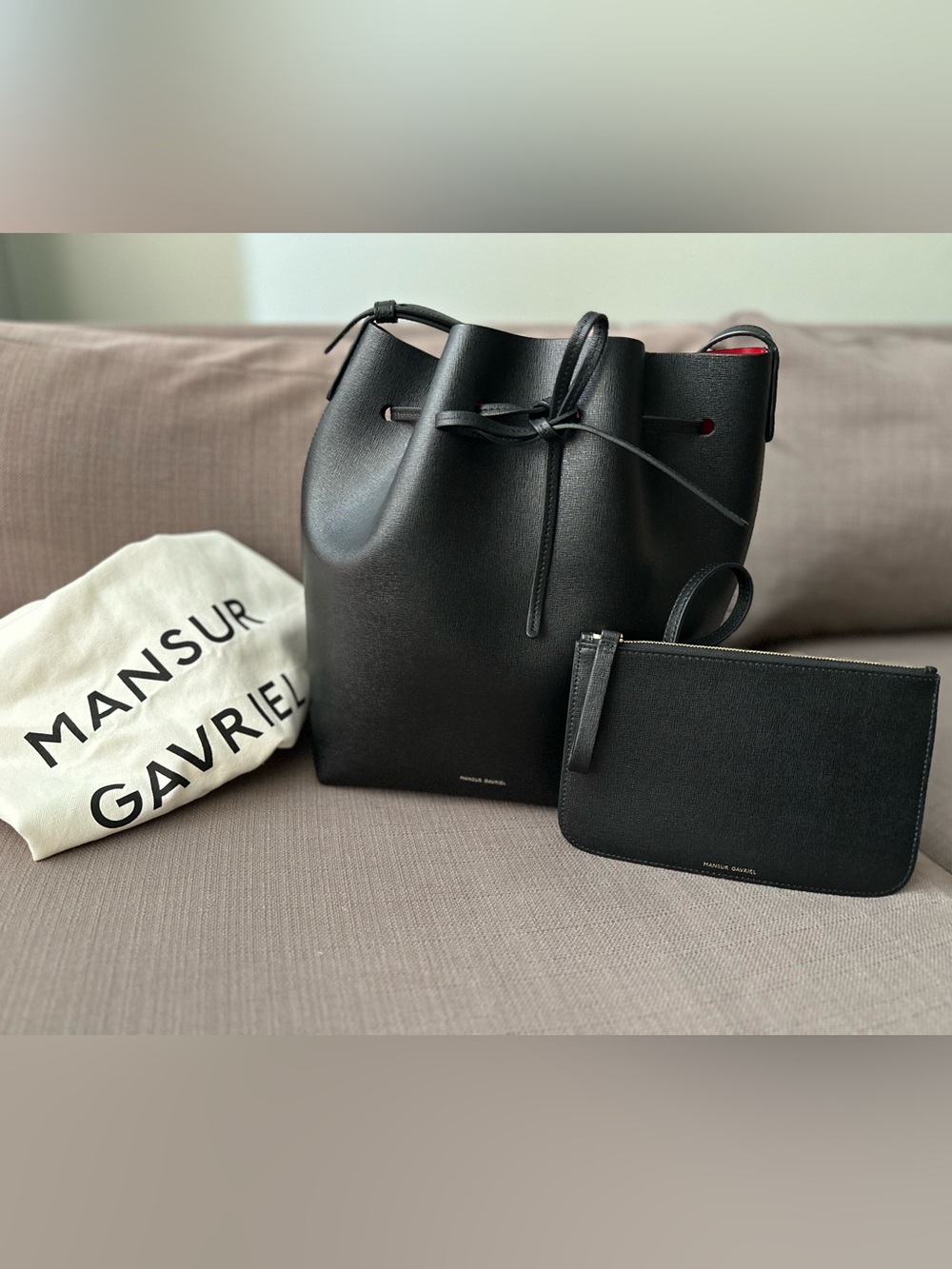 Mansur Gavriel Large Saffiano bucket bag Black/Flamma) with Pouch